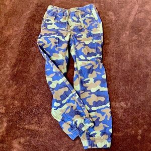 GAP boys camo joggers